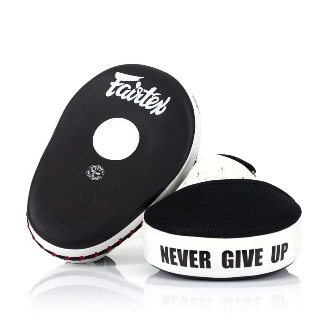 FAIRTEX FMV13 Handpratzen Paar, schwarz-weiß
